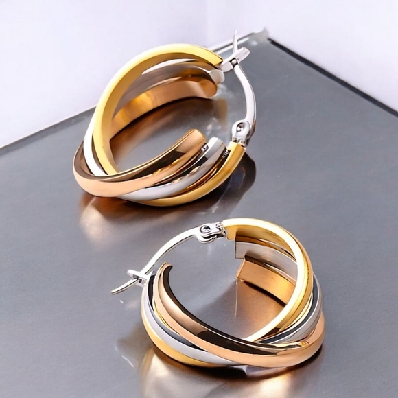 🆕️Tri-Color Overlapping Triple Hoops 18K Gold Plated Stainless Steel Earrings - Picture 10 of 11